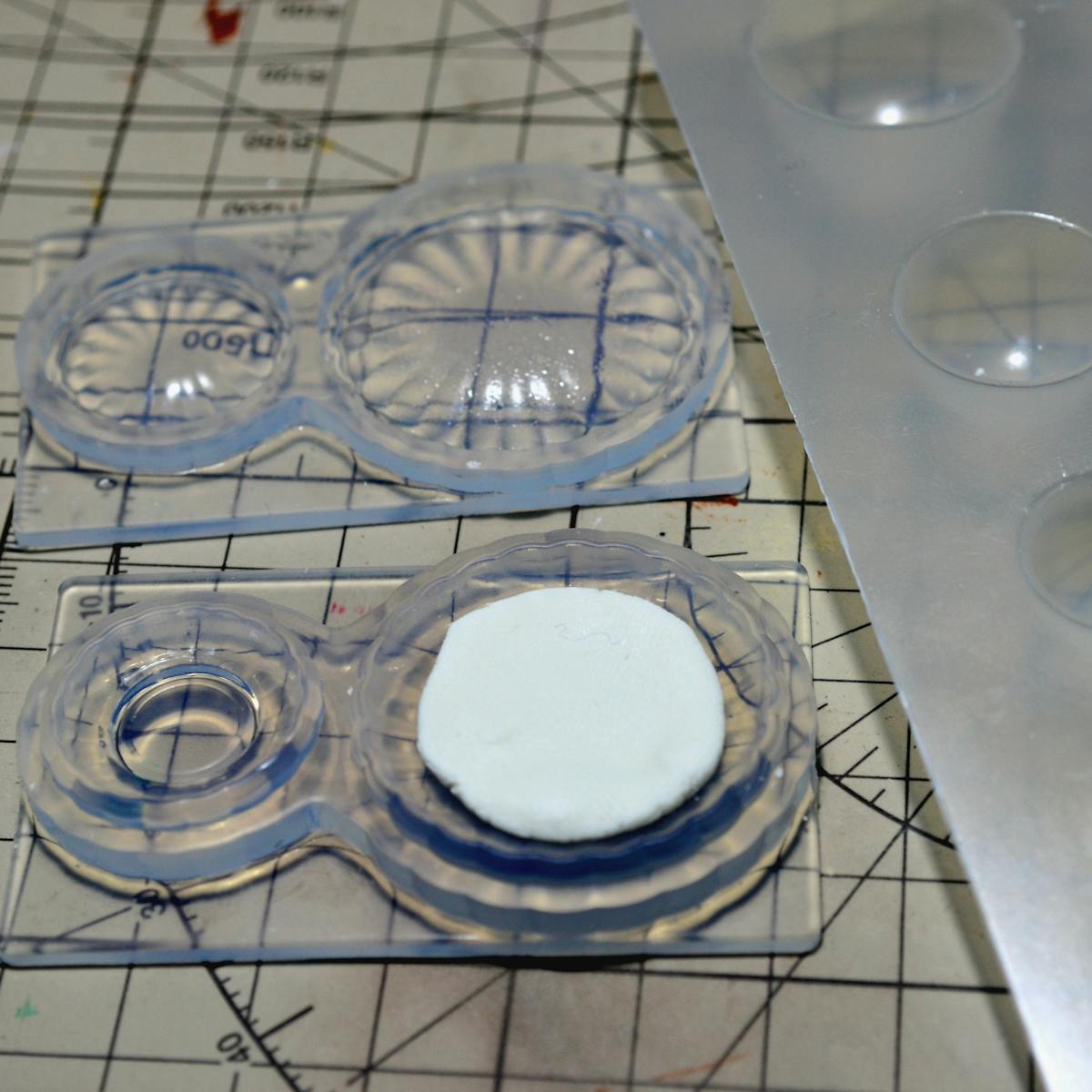 市販のシリコン型でお皿を作ってみました ｖｏｌ １ くじら亭のミニチュアものづくり ミニチュアフードコレクション