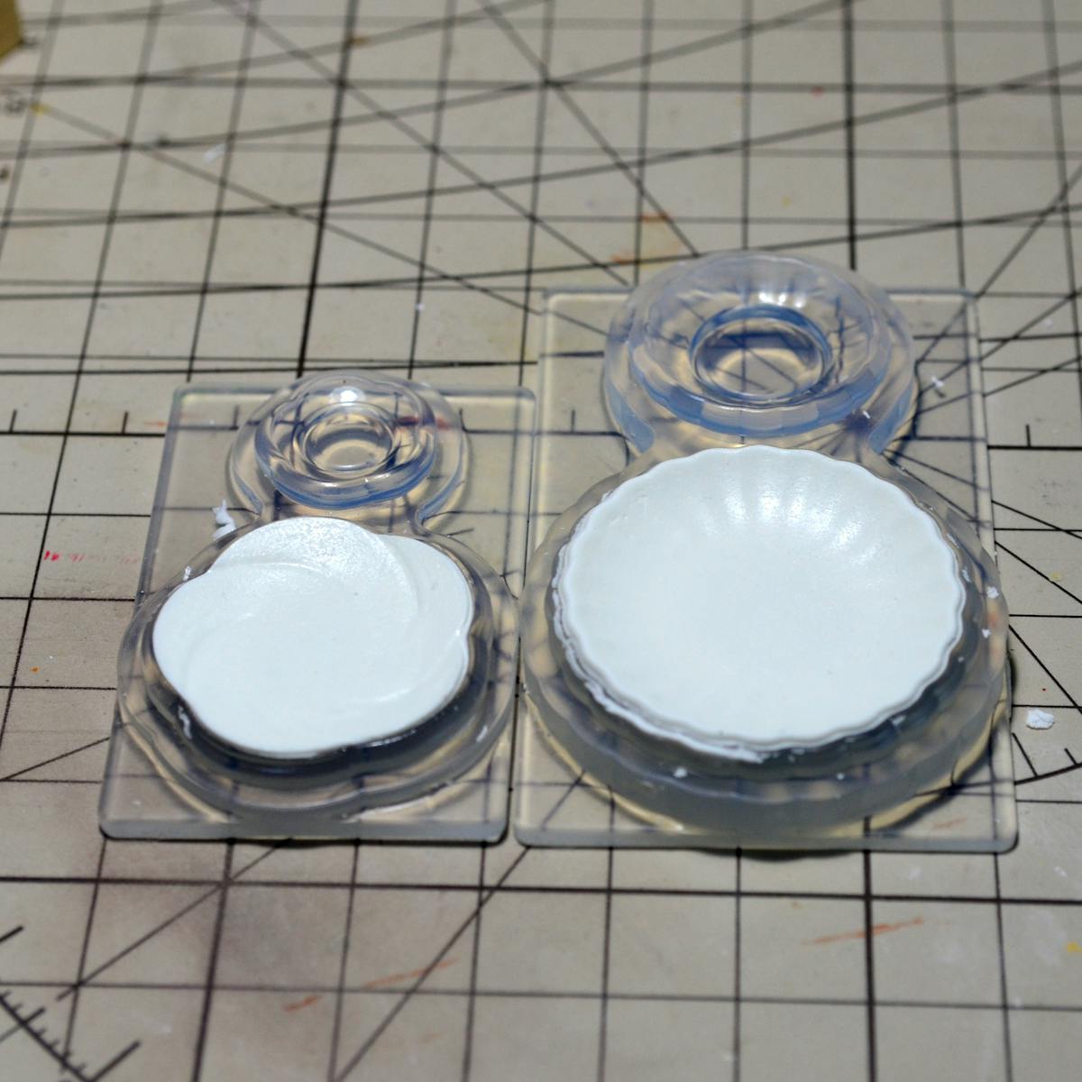 市販のシリコン型でお皿を作ってみました ｖｏｌ １ くじら亭のミニチュアものづくり ミニチュアフードコレクション