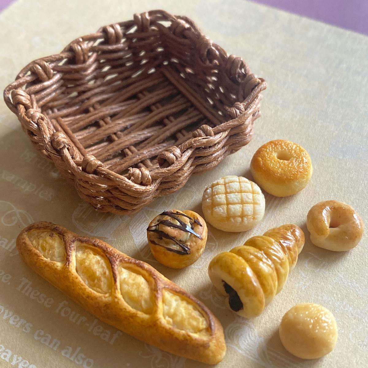 パンとバスケット E | ミニチュアフードコレクション