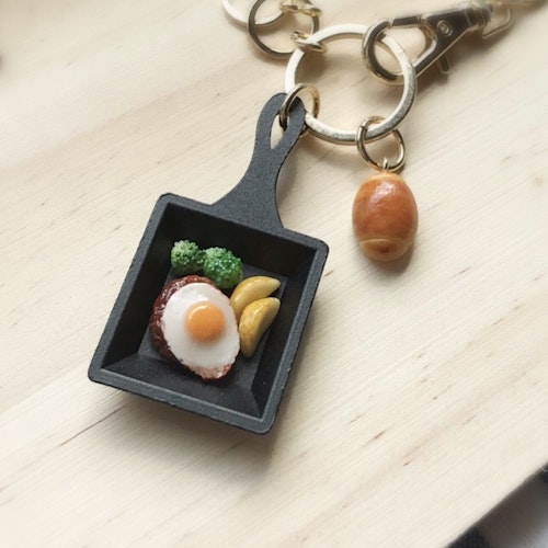関税送料込 sticky zoo 目玉焼き ハート リボン バックチャーム b3e7062ebdfb6722.jpeg?ixlib=