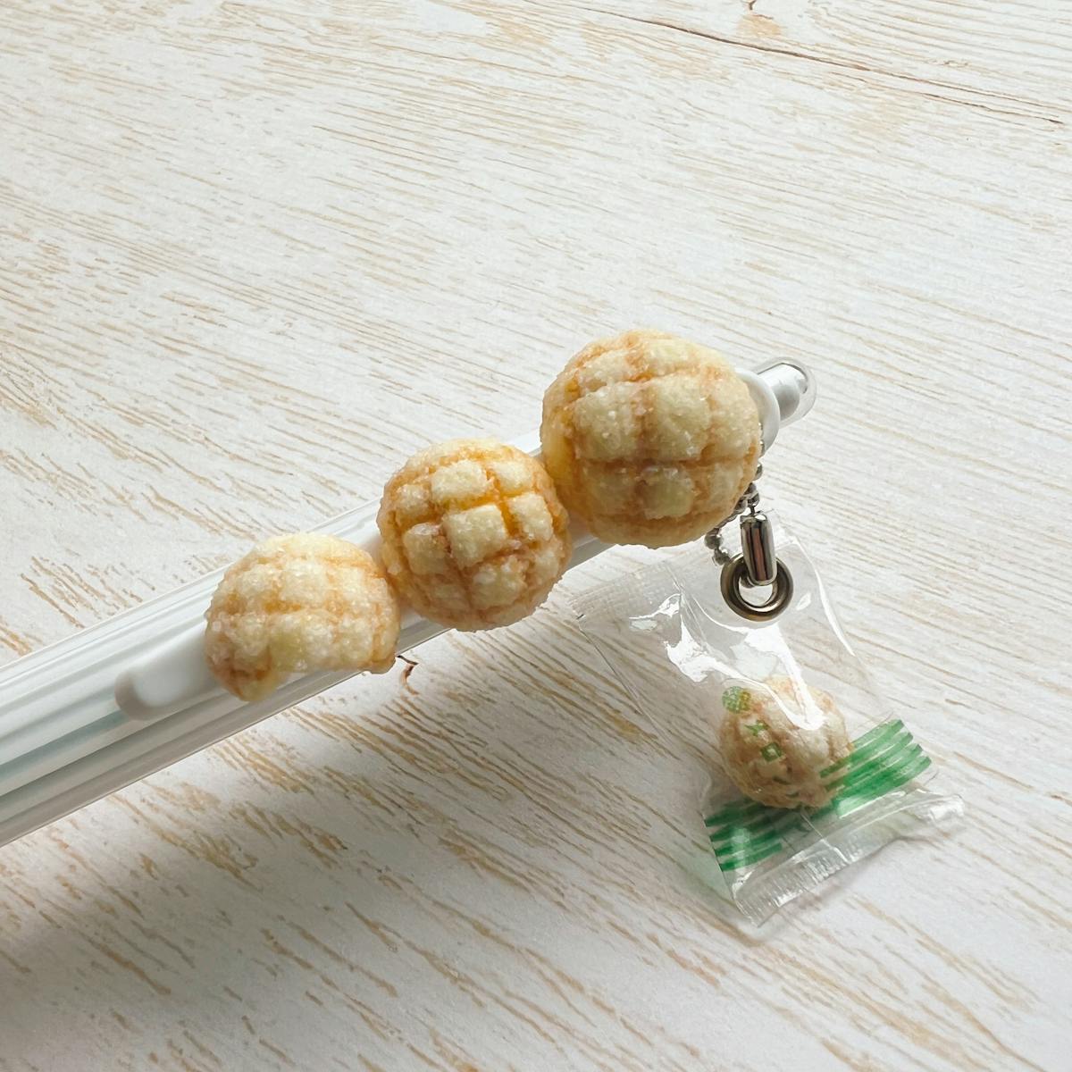 メロンパン大好きボールペン(食べかけあり) | ミニチュアフード